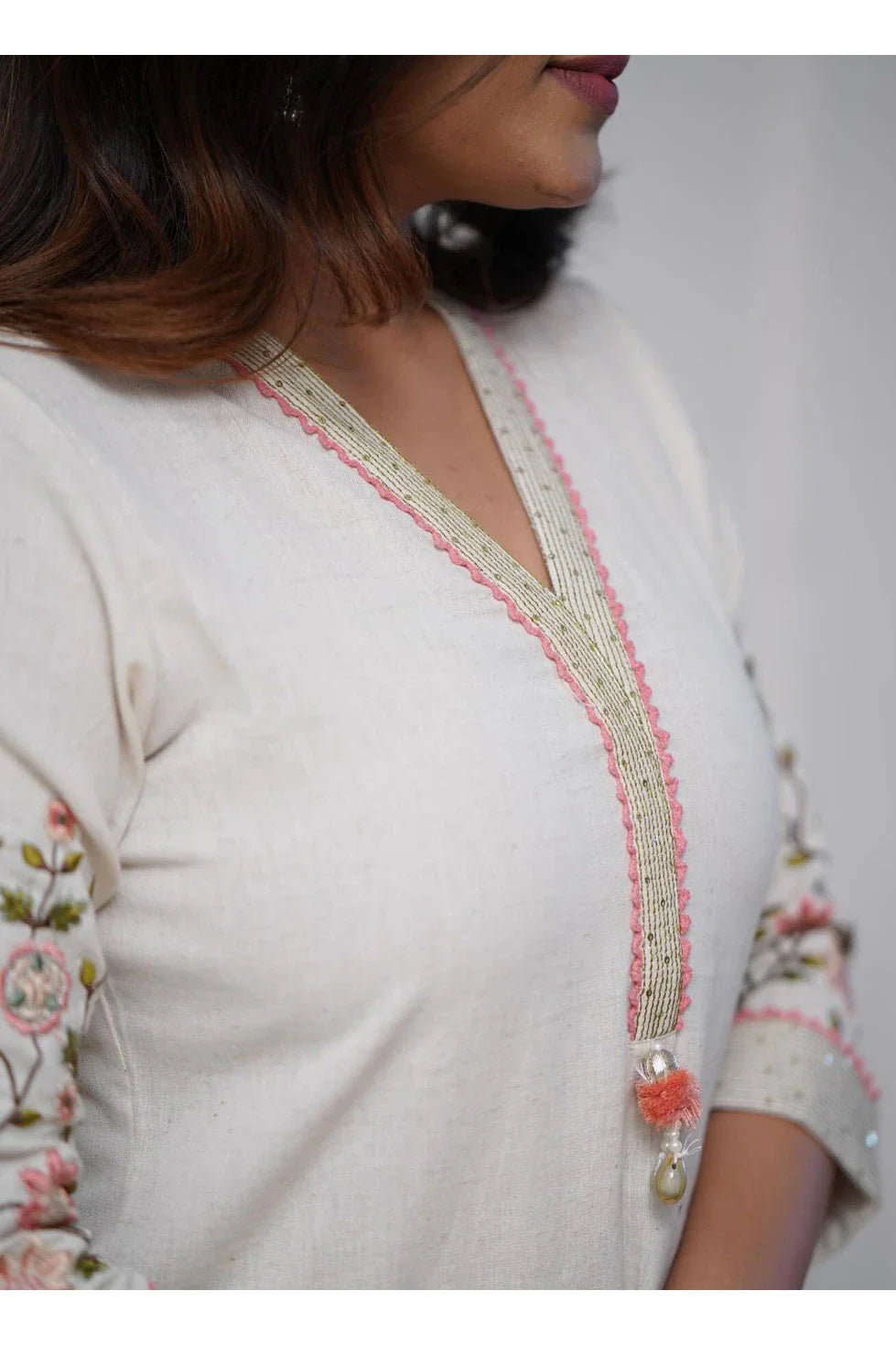 WHITE EMBROIDERED KURTA SET