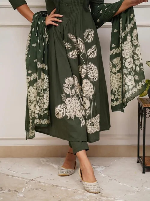 Women Green Cotton Embroidered Suit Set