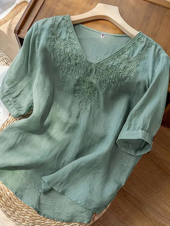 WOMEN FLORAL EMBROIDERED V-NECK TOP