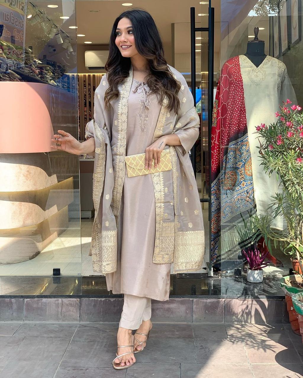 Women's Designer Festival Wear Soft Silk Suit Suit