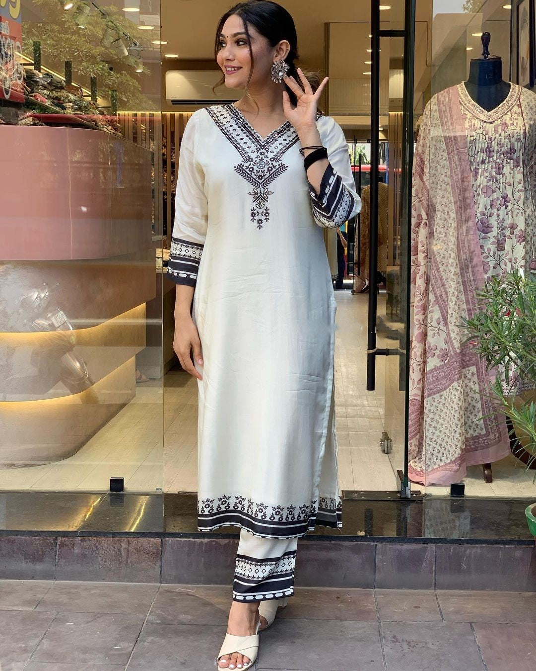 WHITE DIGITAL PRINT WORK ANARKALI KURTA SET